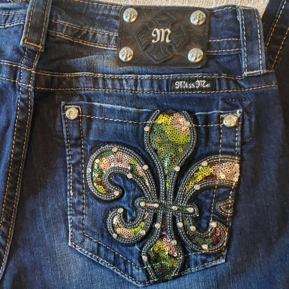 Miss Me bedazzled fleur-de-lis jean 32 X 34